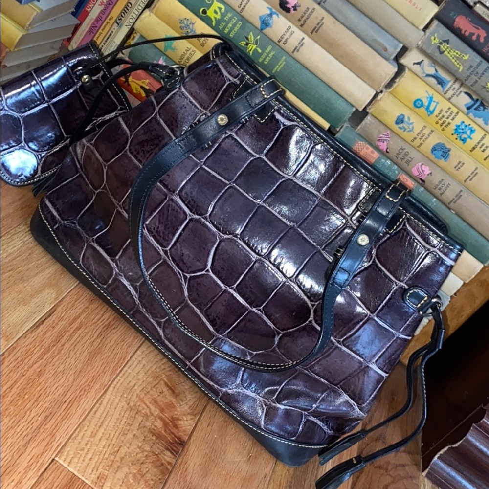 Dooney and Bourke - Picture 4 of 10